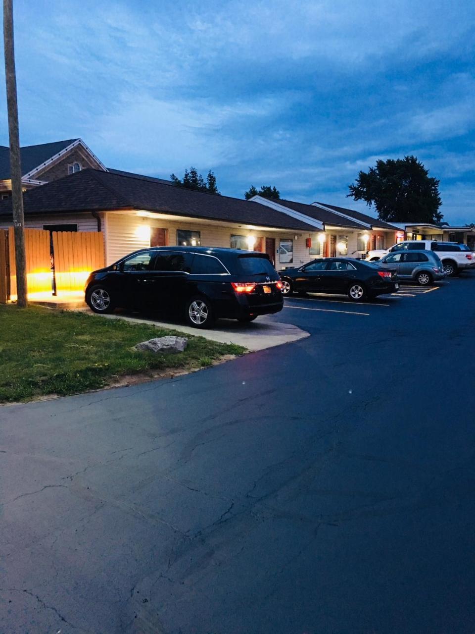Budget Inn Williamsville Esterno foto